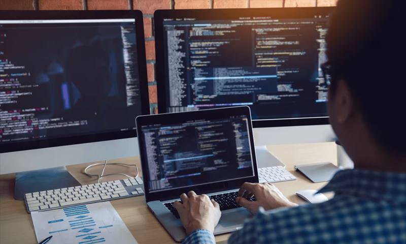 数据科学选型：R与Python如何赋能密云县网站建设？